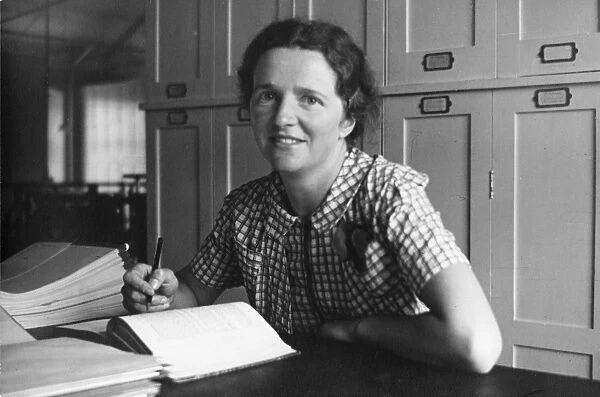 Botanist Mary Ruth Fussel Jackson Taylor, RBG Kew, 1939