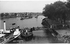 History Collection: Kew Pier and steam boat