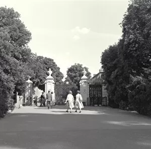 Wrought Iron Gallery: Victoria Gate photographed in 1962